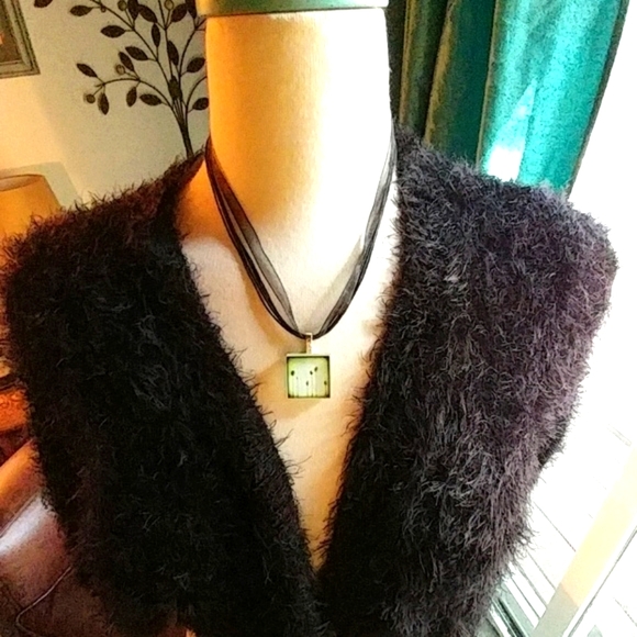 Buds glass pendant necklace - Picture 3 of 4